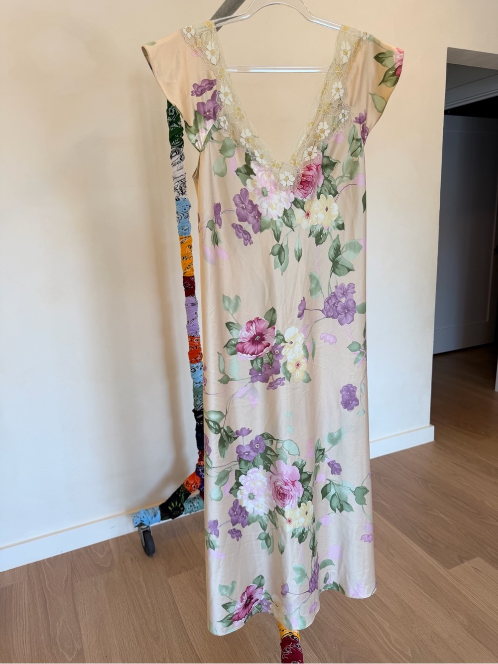 Vintage Oscar de la Renta Cream Floral Lace-Trim Slip Dress